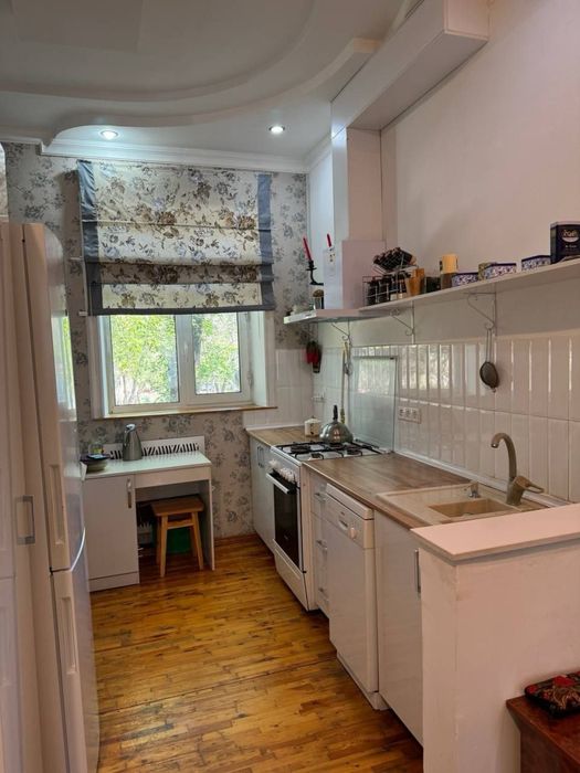 Продам 2/2/3 Ц-1 Детский Мир Сквер Автосалон BYD за Internation school