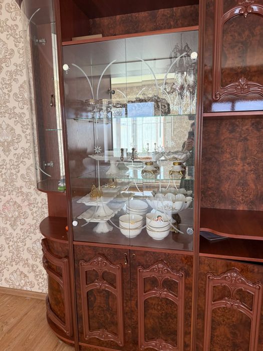 Продается сервант стенка для гостиной  срочно