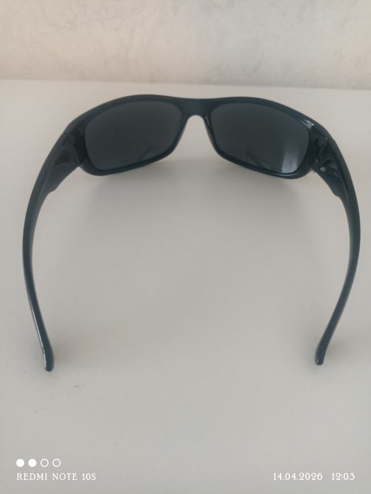 Солнцезащитные очки. Черные