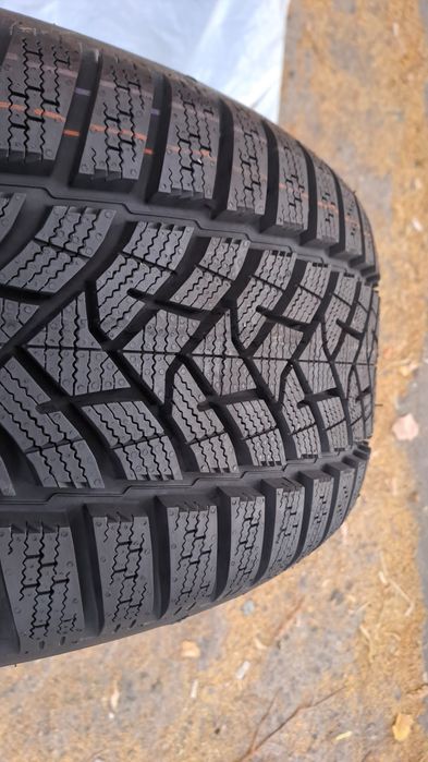 1бр. Нова 225/45/18 Dunlop Winter Sport 5