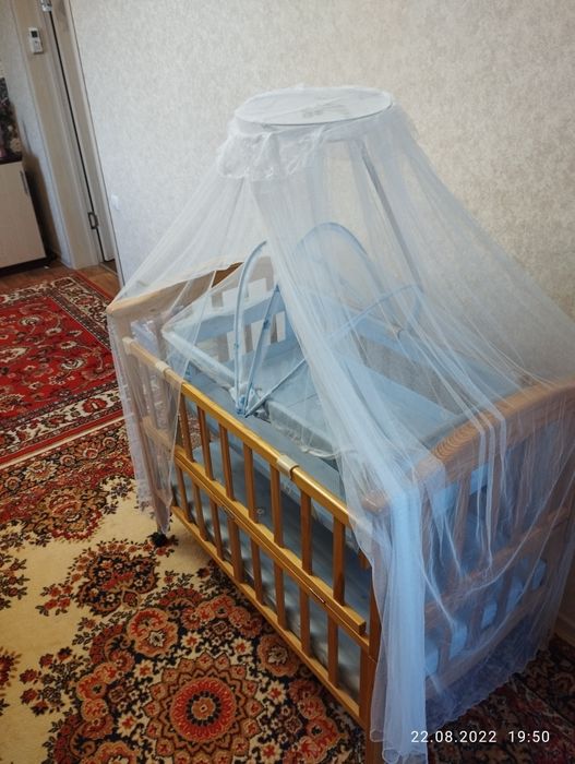 Продам детскую кроватку с люлькой