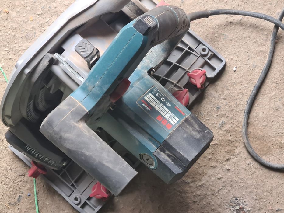 Дисковая пила , пчёлка.