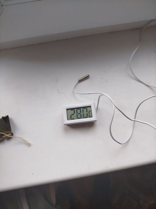 Градусник цифровой