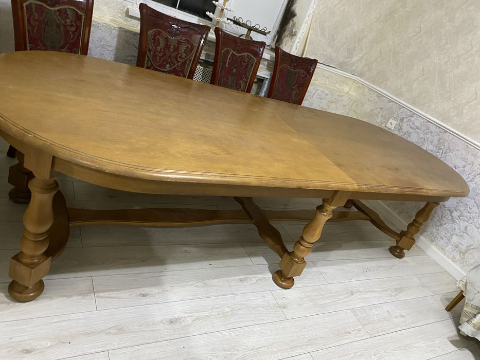 Стол продается кухонный/гостиный