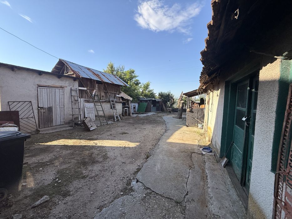 De vânzare: Casă la strada principală – Sat Olari, com. Pârșcoveni