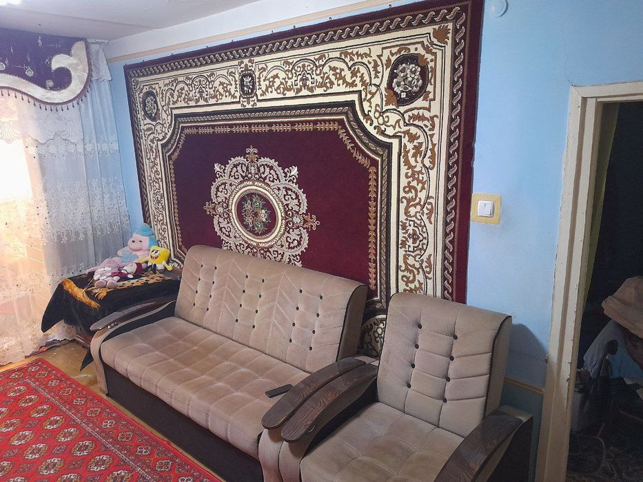 Продаётся 2-х переделанная в 3-х комн.квартира.