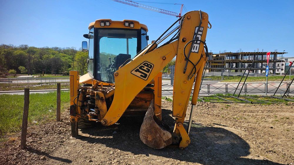 Buldoexcavator jcb 3cx cu roti egale an 2003