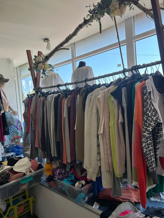 Vand haine outlet cantitate mare cu factura sau fara la pret de second hand