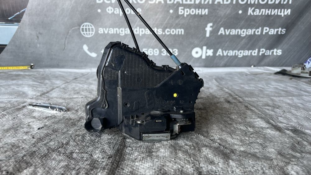 Toyota Auris брава предна дясна врата