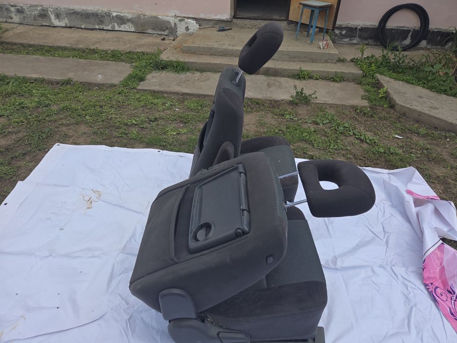 Автосидения передние