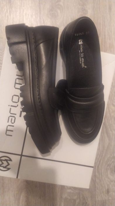 Продам женские ботинки