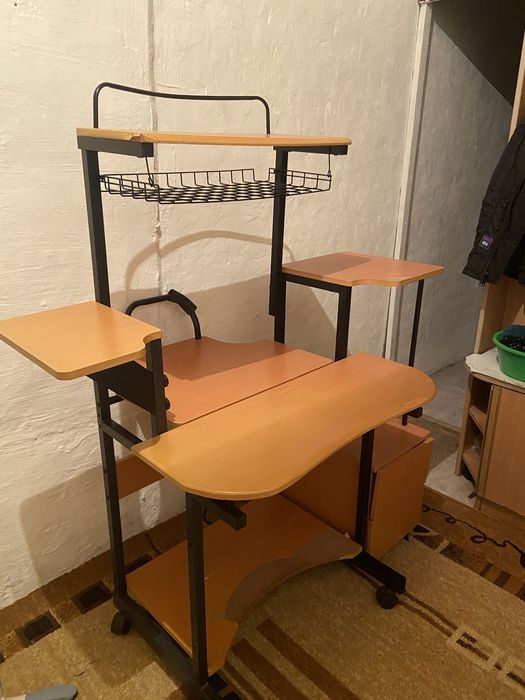 Продам стол для компьютера