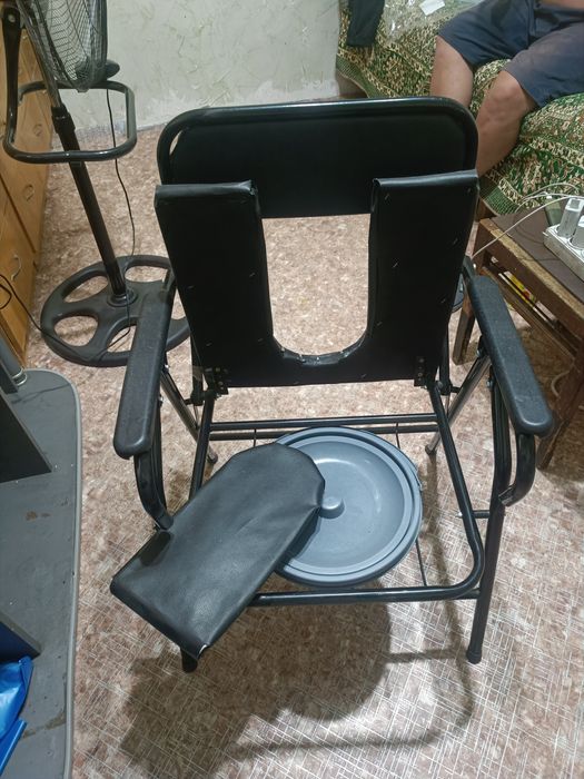 Продам срочно кресло туалет