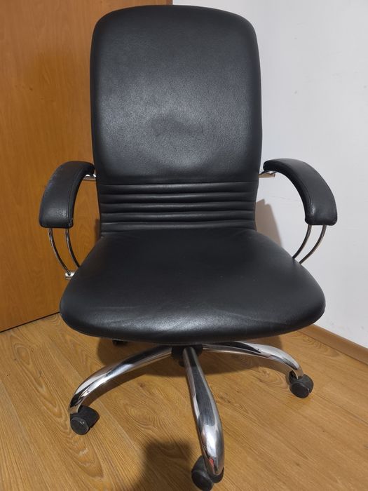 Голям  офис стол  от естествена кожа