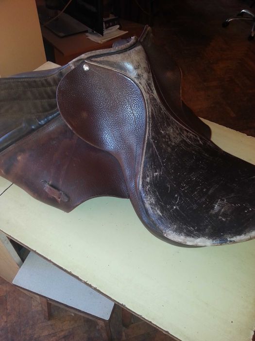 Старо  седло за кон  от естествена кожа .   18 век. Германия.