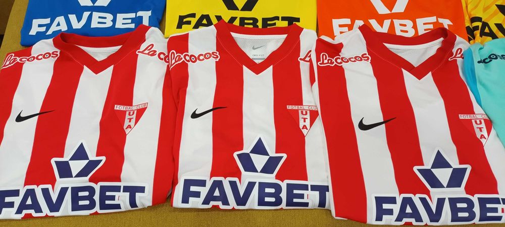 vand colectie de tricouri Super Liga cu UTA ARAD originale de joc sezonul 2025-2026