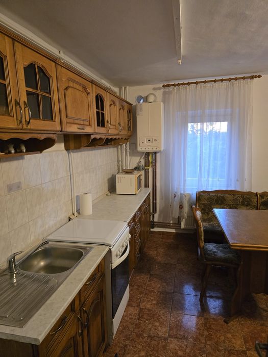 Inchiriez apartament zona Sagului