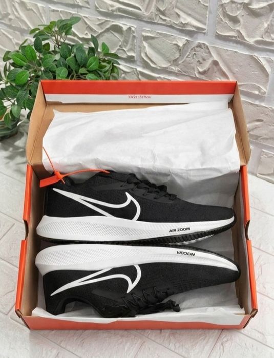 Продам кроссовки Nike