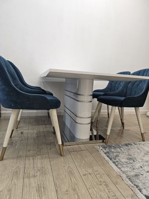 Стол кухонный белый стильный