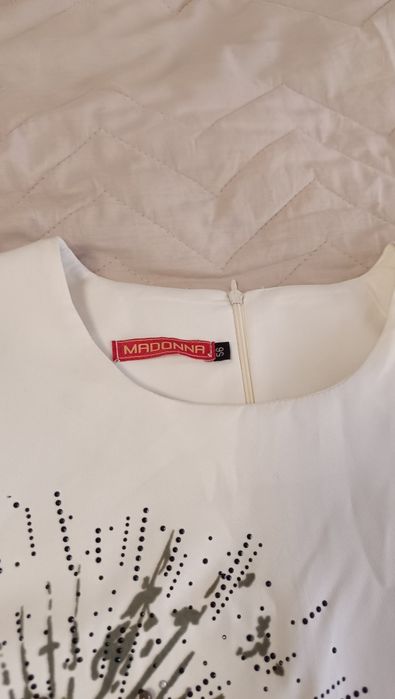 Платье белое вечернее.