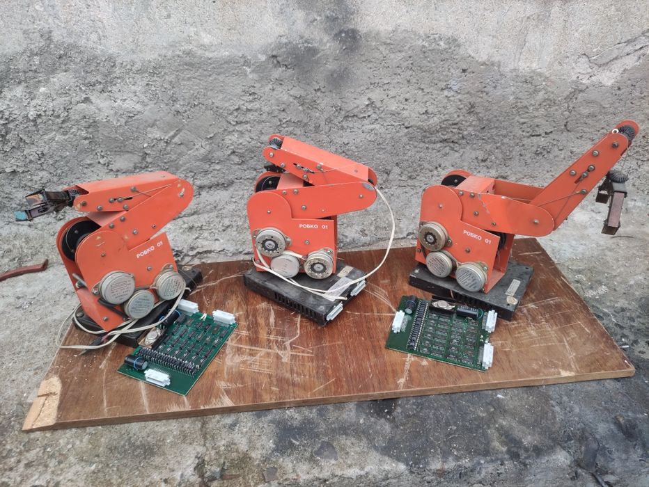 Ретро учебен робот РОБКО 01 – за реставрация
​Описание:
Продавам три б