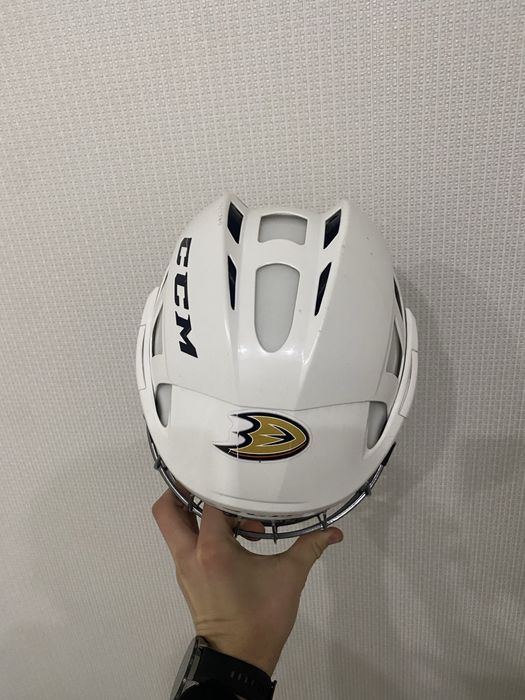 Хоккейным шлем в комплекте с визером