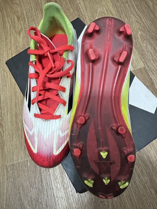 Бутсы футболтные Adidas