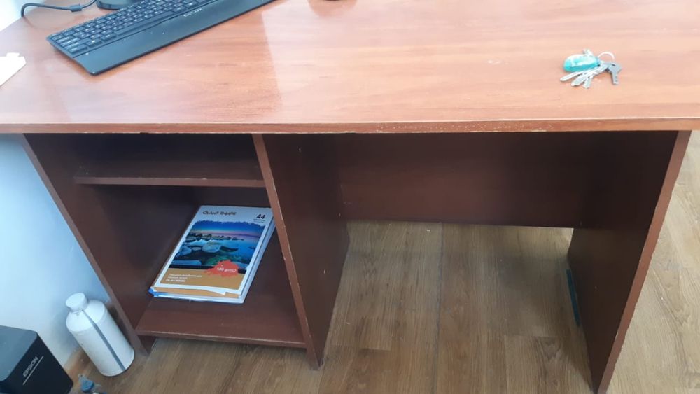 Продаётся офисный стол