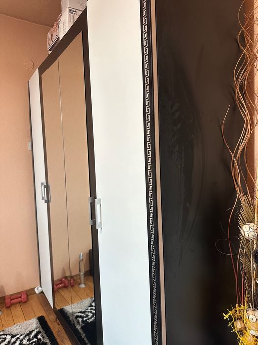 Скрин с огледало , гардероб , 2 бр нощни шкафчета