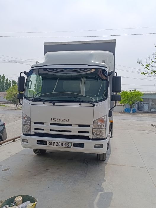 Isuzu moshinasi Sotiladi