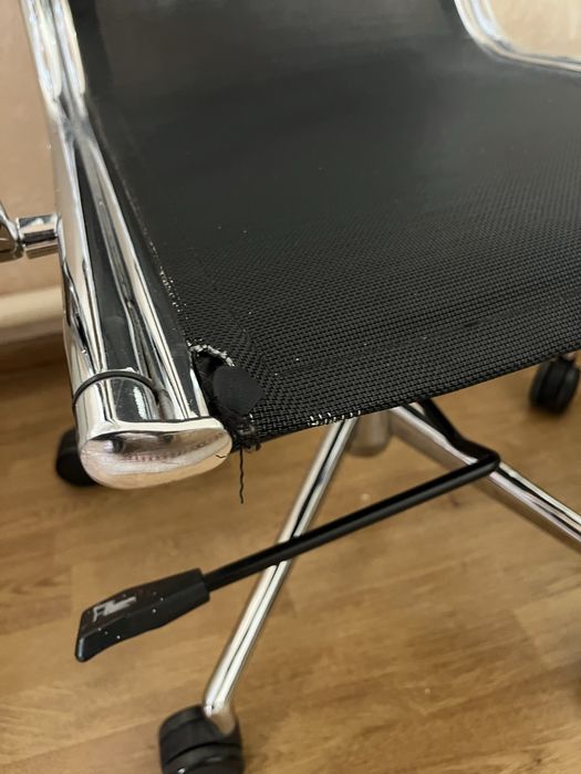 офисный стул сетчатый