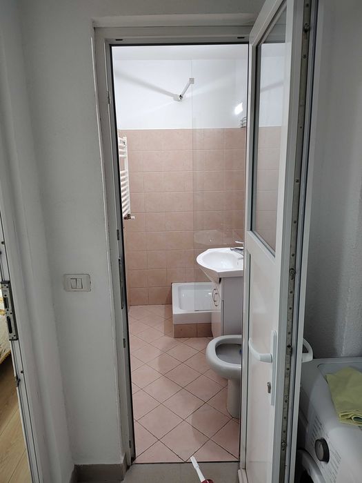 Inchiriez apartament cu 2 camere