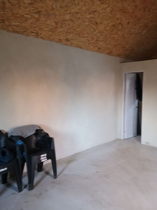 Vând teren cu constructie in Lipanesti