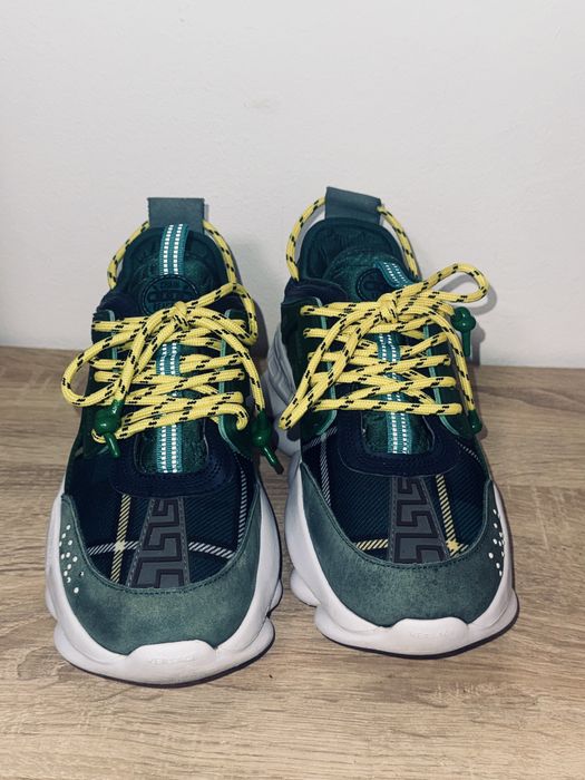Versace chain reaction