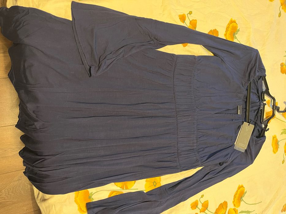 Рокля Guess с етикет