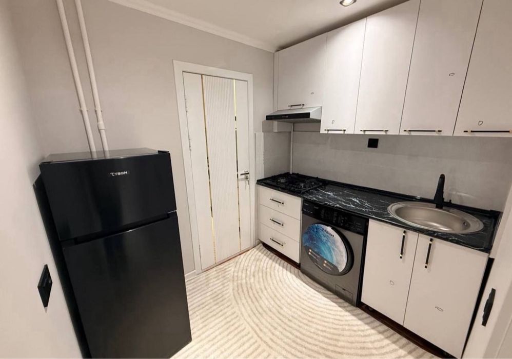 Чиланзар 9.  1в2 комнатная 3этаж кирпич. Балкон 2х3