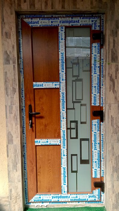 Tâmplărie PVC cu geam termopan