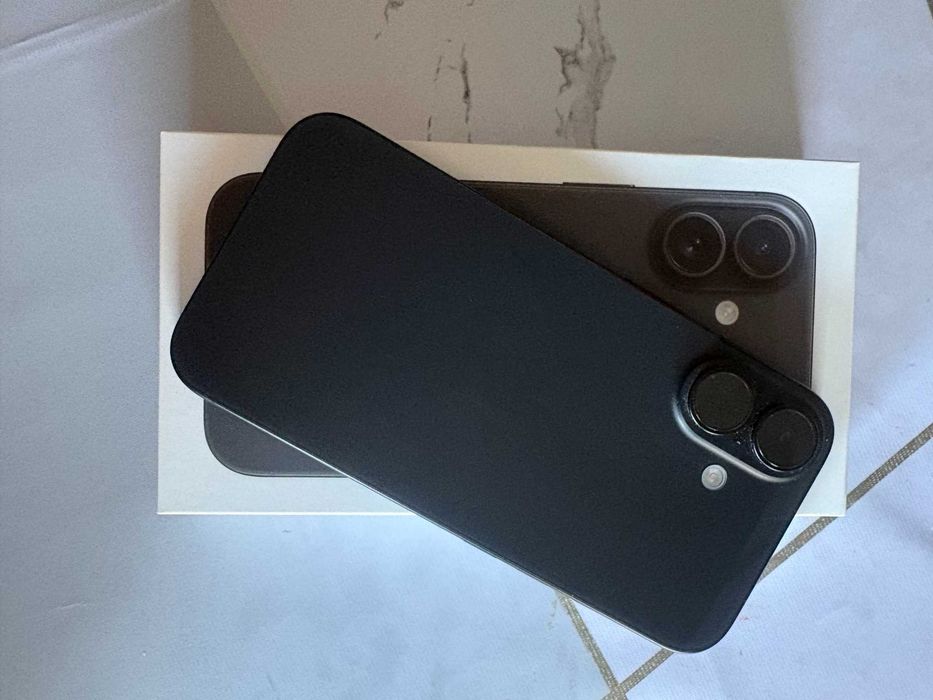 Apple iPhone 16  Black  128 GB  Като нов