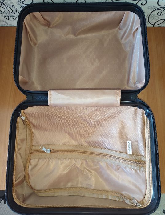 Продам чемодан новый