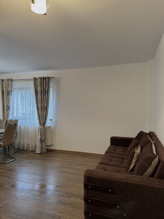 Închiriez apartament