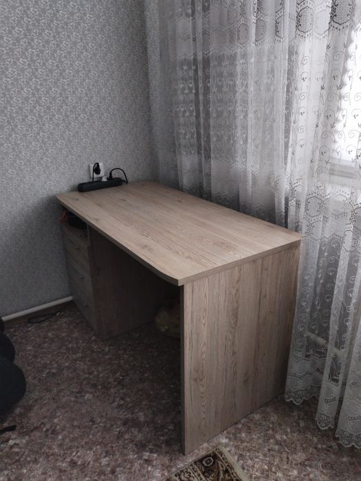 Прочный Белорусский компьютерный стол.Мдф