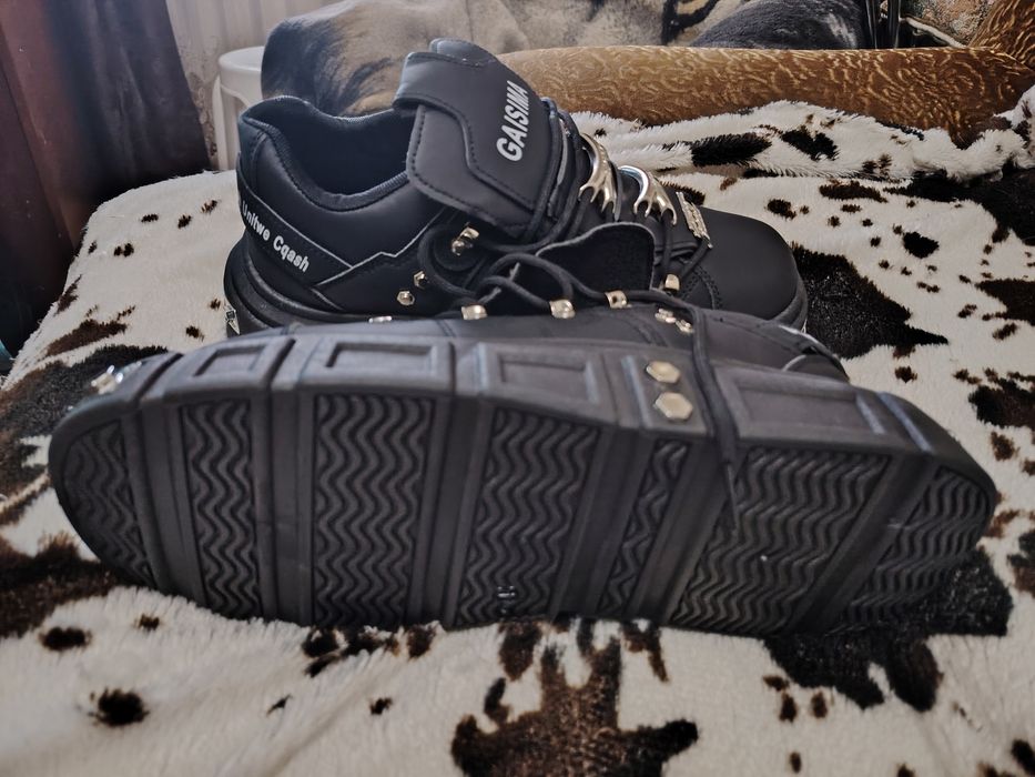 Продаю осенние ботинки