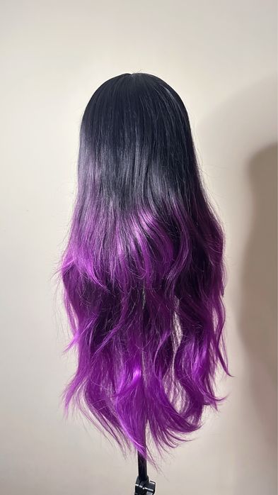 Черно-лилава омбре перука