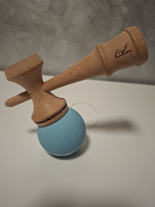 Kendama albastra