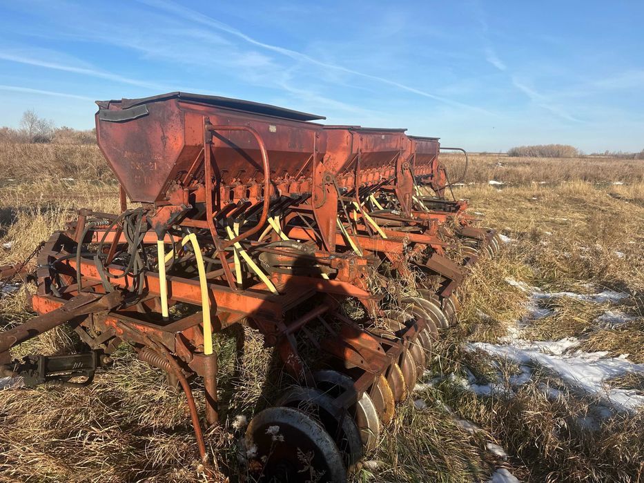 Сеялка СЗС-2,1 в хорошем состоянии.