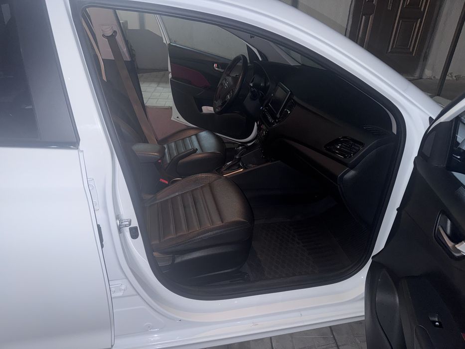 Продаю машину Hyundai Accent 2020 года