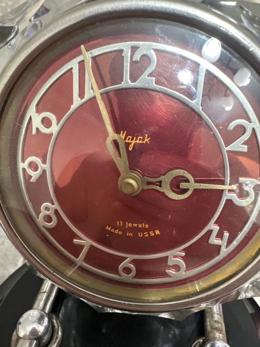 Продам  хрустальные часы Маяк 1968 года
