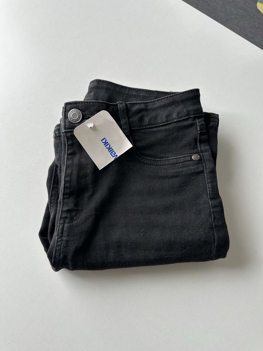 Джинсы на девочку рост  146-152 новые