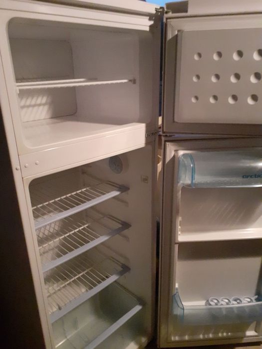 Frigider si congelator Arctic