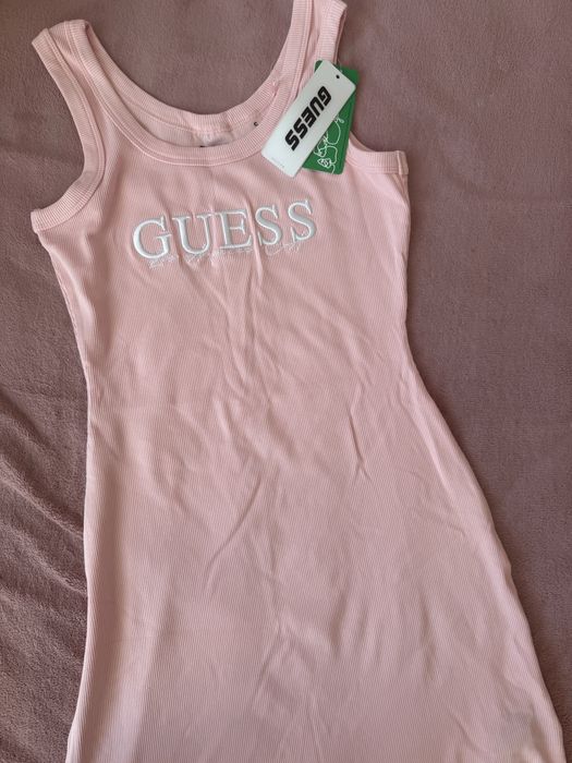 розова рокля GUESS